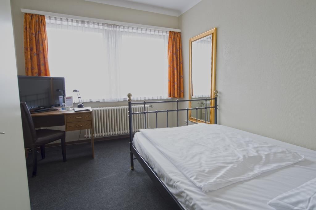 Hotel Continental Sarrebruck Habitación foto