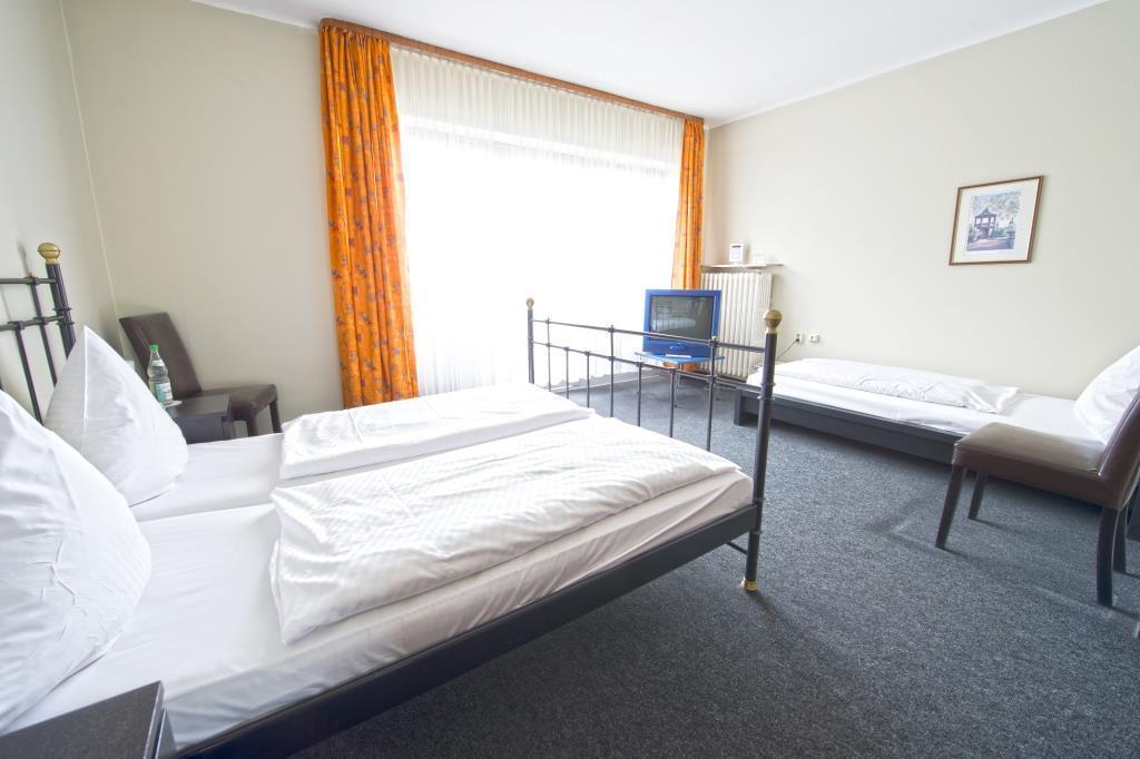 Hotel Continental Sarrebruck Habitación foto