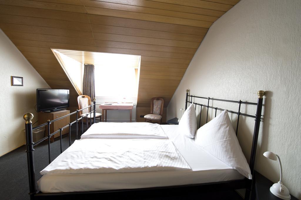 Hotel Continental Sarrebruck Habitación foto
