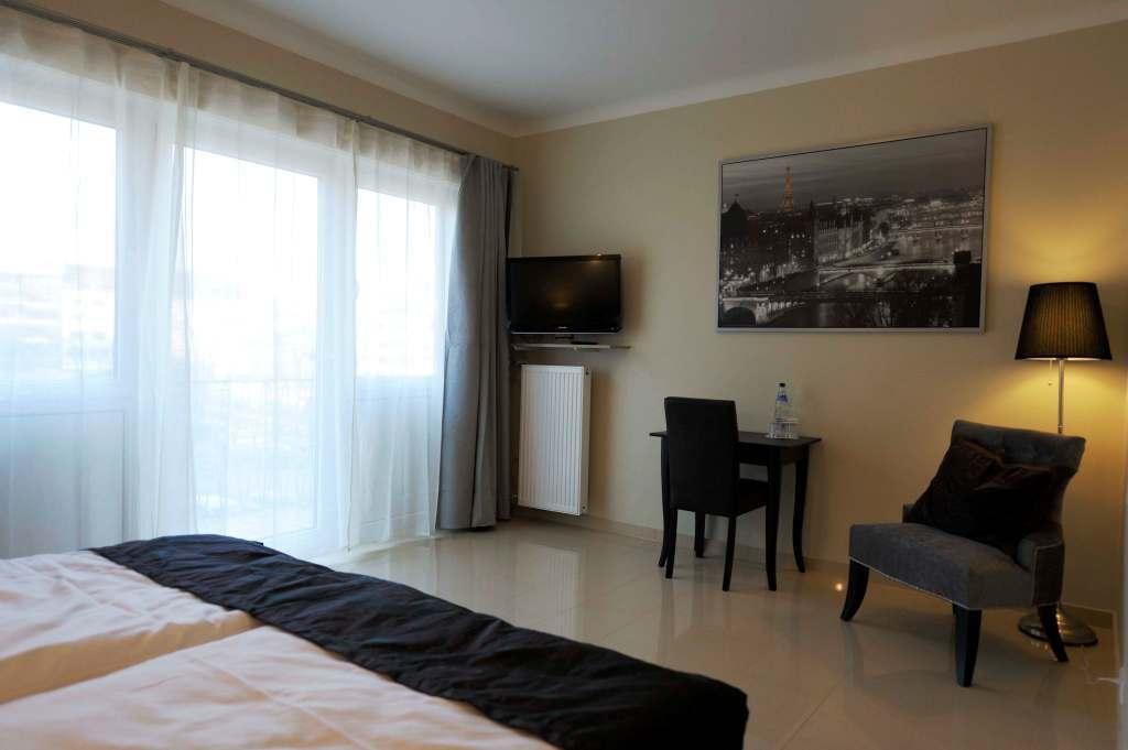 Hotel Continental Sarrebruck Habitación foto