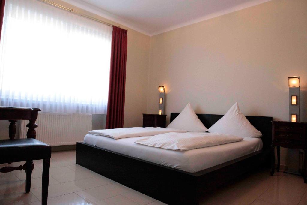 Hotel Continental Sarrebruck Habitación foto