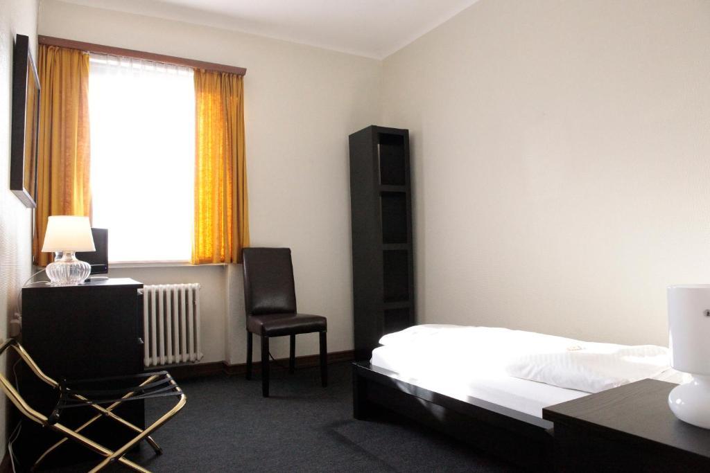 Hotel Continental Sarrebruck Habitación foto
